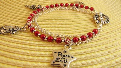 Project by The Beading Room: ‘Vintage Christmas Charm Bracelet’