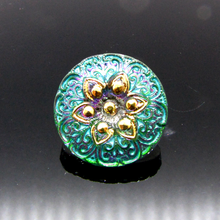 Load image into Gallery viewer, Czech Arabian Star Button Vitrail Green 18mm Qty:1
