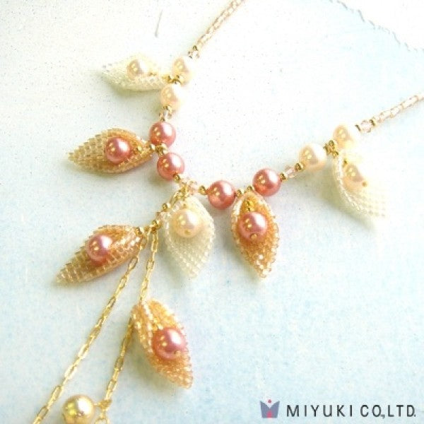 Miyuki Kit Moon Shell Necklace Qty:1